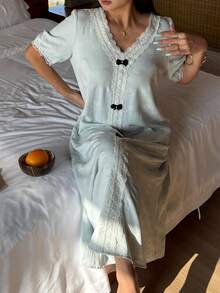 DAZY 蕾絲拼接蝴蝶結裝飾中長版短袖夏季睡裙，女款睡衣連身裙睡袍 - 藍色 - 查看 4