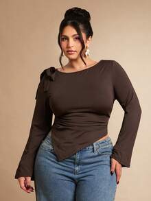 SHEIN BAE Damen Große Größen Neue Lässige Rundhals Einfarbig Kaffeebraun Schulter Schleife Dekor Asymmetrischer Saum Tailliert Gerüschtes Langarm T-Shirt, geeignet für Pendeln und Ausflüge im Frühling, Sommer und Herbst, Weihnachten, Neujahr, Lässig, Große Größen Formell, Elegant, Erntedankfest - Braun - Übersicht 3