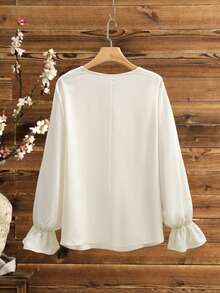 Lacomfia Blusa plus size de cetim com mangas compridas, gola redonda, detalhes em renda 3D, mangas flare, elegante e graciosa. - Damasco - Ver 2