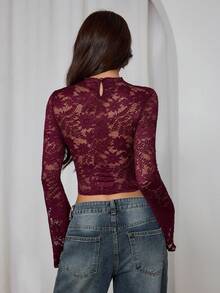 SHEIN PETITE 女士性感优雅秋季酒红色蕾丝拼接修身镂空长袖T恤，秋季返校节上衣，酒红色上衣，适合度假、情人节、夏季春季派对、婚礼等场合，性感高端蕾丝款。 - 酒紅色 - 查看 3