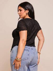 SHEIN BAE 大码女式黑色纹理网纱蝴蝶结V领短袖性感T恤，百搭V领系带喇叭袖纹理面料长袖休闲上衣，适合度假、七月四日、海滩、机场、节日、毕业典礼、夏季、外出、锐舞派对、夜店、生日等场合。 - 黑色 - 查看 2