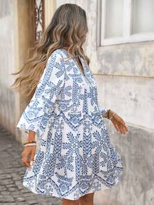 Brillora 女士V领荷叶边A字印花度假连衣裙 - 藍白色 - 查看 1