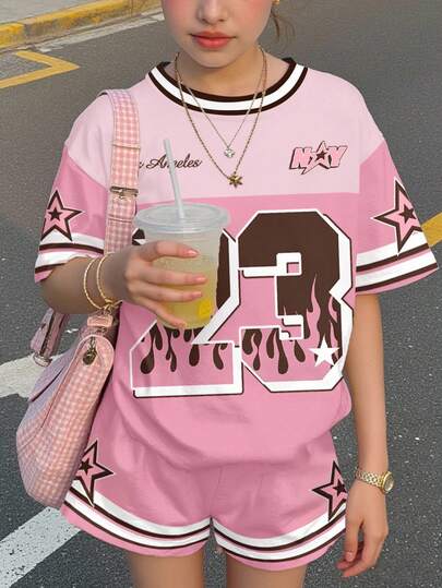SHEIN Conjunto deportivo de jersey en rosa y marrón, uniforme de carreras, Estados Unidos, Los Ángeles, diseño con el número 23, conjunto informal de camiseta de cuello redondo de manga corta y pantalones cortos para niñas preadolescentes, adecuado para verano, deportes, exterior, vacaciones, ciclismo, vuelta al colegio
