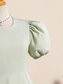 一件优雅的圆领泡泡袖连衣裙，后背拉链，网纱刺绣下摆，适合少女穿着，可用于休闲外出、聚会、派对、春夏等场合。 - 綠色 - 查看 4