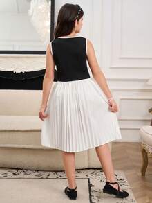 SHEIN 2pcs Tween Girl Colorblock Open Front Vest With Bow Decor And Solid Pleated Skirt Set - Black and White - View 2