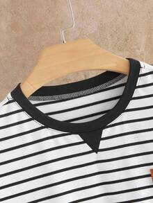 HIMLAND 男士休闲条纹印花圆领短袖T恤，适合外出穿着，也可作为送给老公/男友的礼物。简约时尚通勤短袖T恤，男士条纹T恤，男士夏季上衣，水手衫，男士T恤，男士夏季服装。 - 黑色 - 查看 5