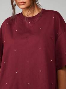 MISSGUIDED 女士宽松铆钉T恤，圆领短袖，烫金装饰，秋冬休闲装 - 酒紅色 - 查看 4