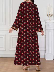 Al Najma 女士优雅V领长袖喇叭下摆印花连衣裙，舒适飘逸，采用涤纶面料，适合居家、外出、度假、派对等场合。飘逸连衣裙，复古连衣裙/碎花连衣裙，植物印花连衣裙，红色连衣裙，红色长袖连衣裙。女士连衣裙 - 紅色 - 查看 2