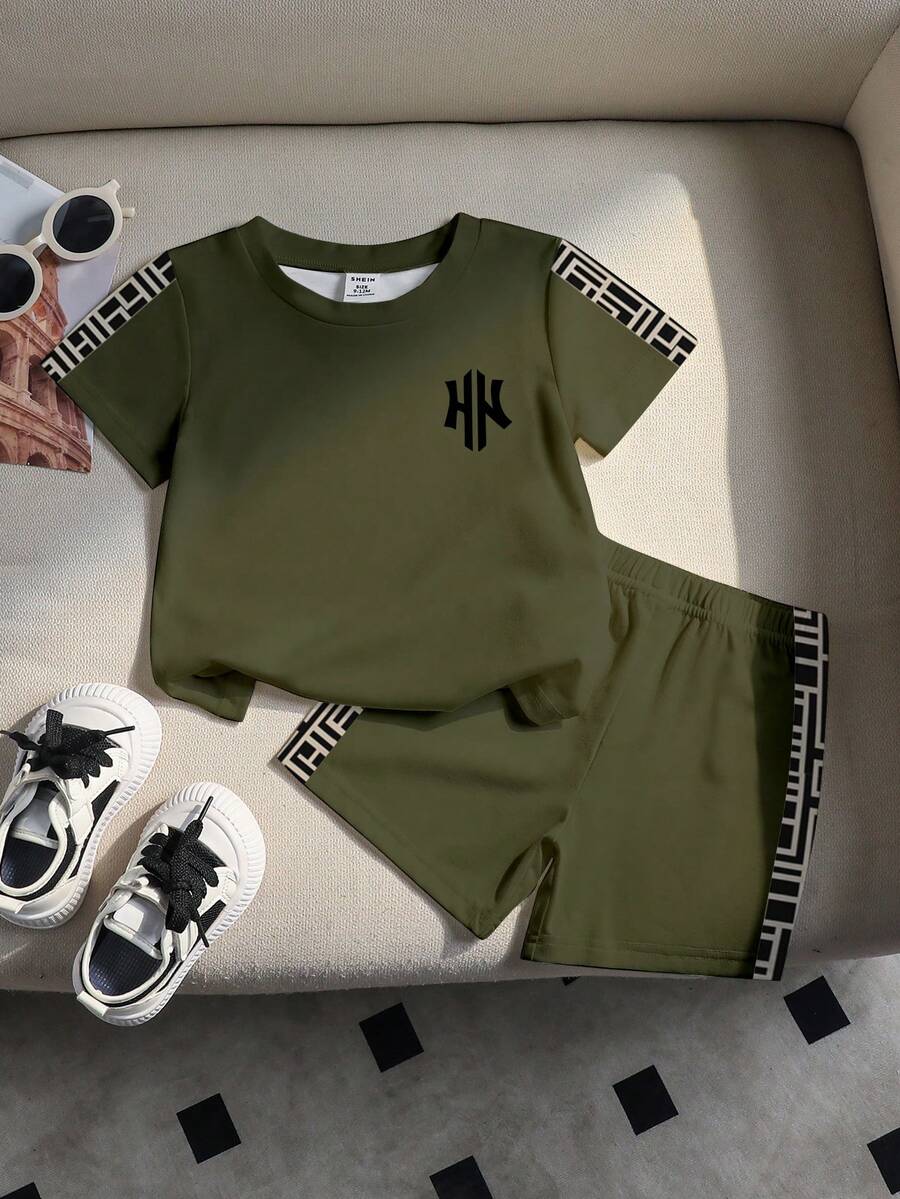 SHEIN Playful Pals Bộ đồ cho bé trai gồm áo thun ngắn tay cổ tròn in chữ và họa tiết hình học, quần short dệt kim mềm mại, thích hợp mặc hàng ngày, mùa xuân/hè. - Nhiều màu - Xem 1