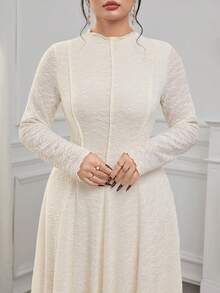 Feyla 大码优雅纯色提花连衣裙，适合派对穿着 - 杏色 - 查看 2