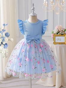 SHEIN Glamorique Kids 女童优雅甜美可爱圆领短袖罗纹面料收腰3D网纱刺绣A字时尚公主裙，适合节日派对、度假、夏季穿着 - 藍色 - 查看 3