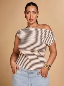 SHEIN BAE 大码春秋秋季钩针棕色条纹露肩不对称上衣 T 恤适合日常休闲、外出、与女友外出、下午茶、通勤休闲、海滩度假和百搭场合/条纹纽扣超大 T 恤秋季旧钱可爱乡村小屋核心回到学校休闲休闲女士奶油糖果/晚装上衣/秋冬服装//万圣节/圣诞节/优雅/正式/Y2k/派对/生日/外出/大码上衣/曲线，女士秋季服装 - 棕色 - 查看 4