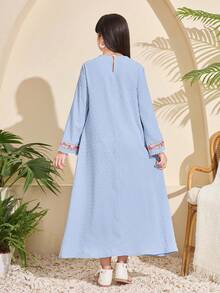 Sparklyn 1件斋月女童长袍，蝴蝶装饰，蓬松球状面料，V领，荷叶边袖设计，传统阿拉伯服饰 - 淺藍色 - 查看 2