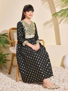 一件少女风蕾丝拼接亮片长袖连衣裙，金属面料，亮片袖口装饰，蕾丝花边，圆领，适合聚会、派对、文化活动、节日等场合，亦可作长袍穿着。 - 黑色 - 查看 5