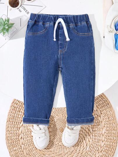 Playful Pals 男婴水洗中蓝色牛仔休闲度假时尚设计，个性百搭，简约松紧腰带，装饰绳松紧带修身锥形牛仔裤，柔软舒适的棉质弹力牛仔面料，适合日常穿着、派对、上学、通勤，春秋季新品上市。