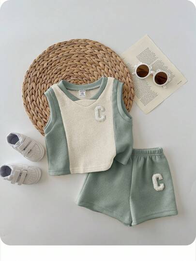 2pcs Baby Boy/Girl Letter Print Contrast Color Knit Soft Round Neck Raglan Sleeve Pullover Top And Elastic Waist Shorts Set