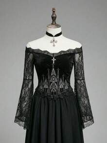 ROMWE Goth 大尺碼哥德式教堂刺繡露肩蕾絲喇叭袖天鵝絨修身女上衣 - 黑色 - 查看 1