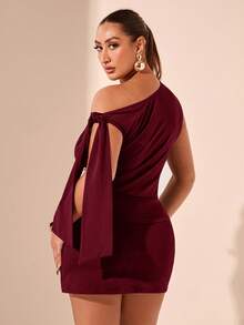 SHEIN BAE Plus Size Women Asymmetric Cold Shoulder Black Top, Suitable For Commute, Dates, Afternoon Tea