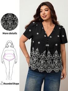 Enliva Blusa feminina plus size de manga curta com estampa floral e bordado falso, barra em formato A. - Preto - Ver 2