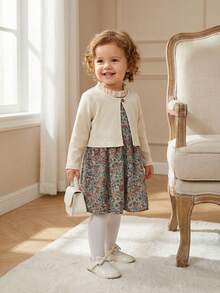 SHEIN 春秋季女婴碎花连衣裙套装，包含碎花无袖连衣裙和罗纹针织长袖开衫，碎花连衣裙带有荷叶边领，简约休闲开衫，适合日常穿着、户外活动、家庭聚会。 - 彩色 - 查看 2