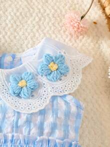 SHEIN 夏季新款女宝宝蓝白格纹蕾丝领立体花朵无袖连衣裙，可爱甜美，清新时尚。 - 藍色 - 查看 6