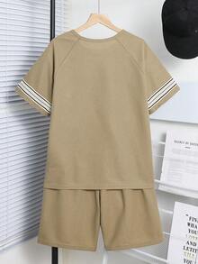 Mirajuku 2件套青少年男童街头休闲短袖T恤短裤套装，适合时尚男孩 - 棕色 - 查看 2