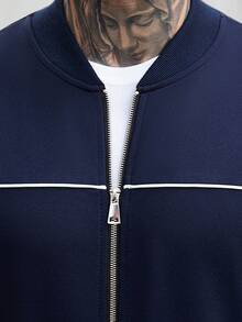 Manfinity Homme 男士落肩长袖拉链休闲夹克套装，男士运动服套装，男士运动套装，男士海军蓝套装，男士慢跑套装，适合复古风格、日常休闲、周末旅行、户外活动、探险旅行、轻松的工作环境或半正式场合，可作为男友/丈夫礼物、周年纪念/生日礼物，也适合派对、夏季、新年、婚礼、情人节等场合。 - 藏蓝色 - 查看 8