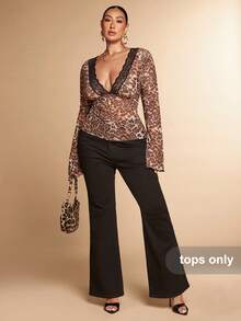 SHEIN BAE Áo thun dài tay xuyên thấu ôm sát, cổ chữ V sâu, phối ren, họa tiết da báo, chất liệu lưới, dành cho nữ, thích hợp mặc mùa xuân và thu đông. Kiểu dáng gợi cảm, năng động, thích hợp mặc đi chơi, hẹn hò, thanh lịch, dự tiệc hoặc mặc lót bên trong. - Nhiều màu - Xem 3