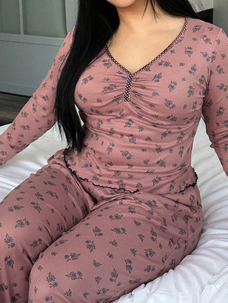 Dazy Plus 2pcs Plus Size Women Elegant Ditsy Floral Tight Fitted Top And Straight Leg Pants Pajama Set, Spring/Summer/Autumn