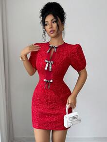 Rafferiza Đầm ngắn nữ cổ chữ V tay phồng phối nơ, chất liệu jacquard. - Đỏ - Xem 7