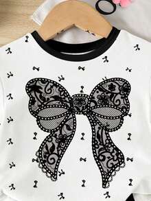 SHEIN 女婴两件套休闲套装，花卉蕾丝蝴蝶结印花圆领短袖T恤搭配黑色短裤，适合春夏季节、休闲穿着、户外、上学等场合。 - 彩色 - 查看 4