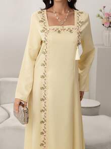 Yasmyna Đầm dài tay rộng rãi màu vàng kiểu Ả Rập thêu họa tiết bất đối xứng dành cho nữ - Màu vàng - Xem 4