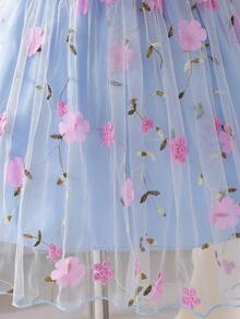SHEIN Glamorique Kids 女童优雅甜美可爱圆领短袖罗纹面料收腰3D网纱刺绣A字时尚公主裙，适合节日派对、度假、夏季穿着 - 藍色 - 查看 7