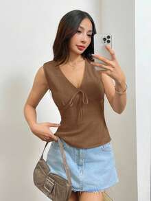 SHEIN EZwear 女士纯色V领系带亚麻吊带背心，适合度假穿着。棕色衬衫，棕色上衣，女士针织上衣，夏季上衣，系带上衣，棕色夏季上衣，前系带上衣，系带上衣，棕色背心，棕色前系带上衣，无袖上衣，棕色背心，女士夏季上衣，亚麻上衣，女士背心，可爱上衣，女士休闲现代夏季上衣，女士棉质上衣。 - 棕色 - 查看 5