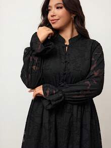 Enliva 大码女式提花长袖中长连衣裙，黑色A字裙摆，纽扣装饰，适合圆润身材曲线。 - 黑色 - 查看 7