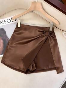 Franclia 女士性感俏皮舒适缎面金属装饰不对称二合一迷你裙，适合度假、约会、假日穿着 - 棕色 - 查看 3