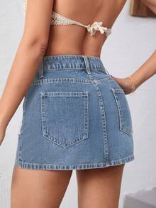 SHEIN Essnce 女士休闲百搭牛仔迷你裙，带口袋和纽扣，做旧设计，适合约会和外出穿着。 - 藍色 - 查看 3