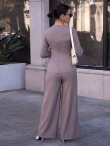 Andrea Bello 女士优雅通勤日常百搭街头时尚新款不对称翻领纽扣腰长袖西装外套和高腰裤卡其灰色两件套西装套装，秋冬 - 灰色 - 查看 3