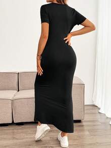 SHEIN Maternity Solid Color Round Neck Short Sleeve Ruched Side Slit Hem Fitted Casual Dress - Black - View 2