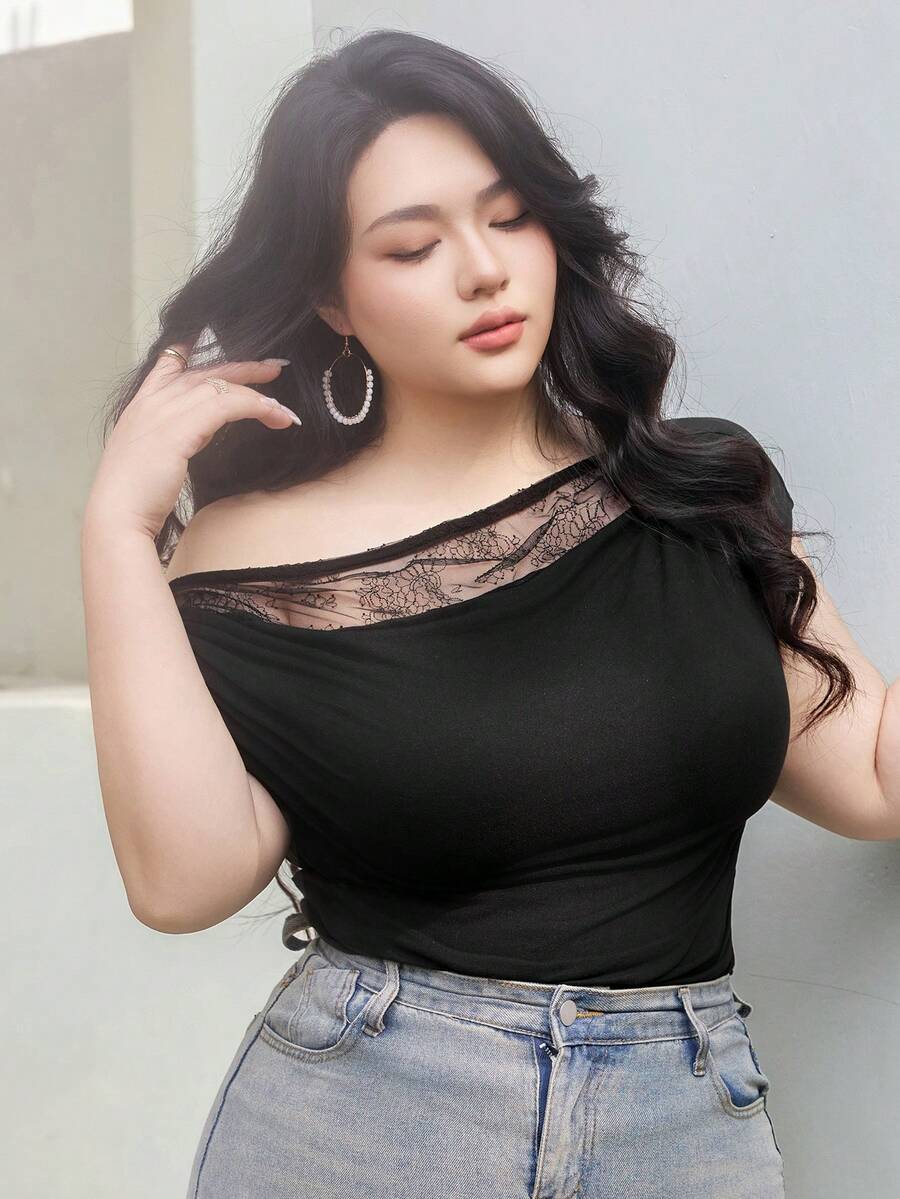 Dazy Plus Contrast Lace Elastic Bodycon Oblique Shoulder Crew Neck Black Short Sleeve T-Shirt - Black - View 1