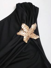 Sweetra 女士时尚黑色针织休闲褶皱修身优雅通勤连衣裙，露肩两穿式设计，金属扣装饰，春夏款 - 黑色 - 查看 5