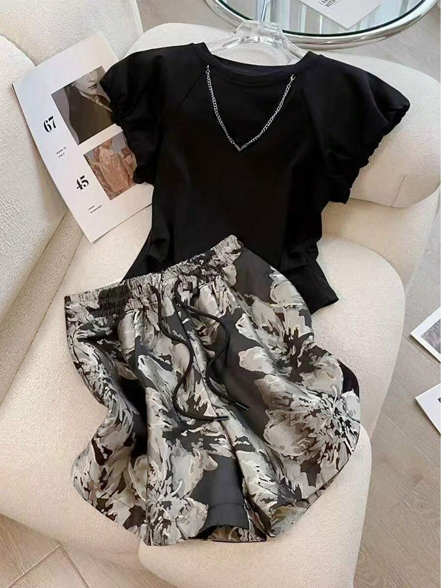 GlowEve 2pcs Women Knit Crew Neck Top + Jacquard Shorts Set - Black - View 1