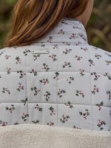 Aralina Áo nỉ lông xù mềm mại, in hoa, kiểu dáng thường ngày, cổ cài nửa thân, có dây rút bên trong, thích hợp cho tập gym, tập luyện hoặc đi sân bay. - Màu be - Xem 5