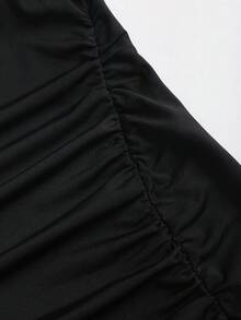 Sweetra 女士时尚黑色针织休闲褶皱修身优雅通勤连衣裙，露肩两穿式设计，金属扣装饰，春夏款 - 黑色 - 查看 4