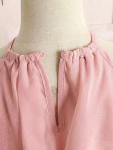 SHEIN 女童纯色荷叶边无袖连衣裙，适合正式场合、圣诞节、姐妹装、母女装、派对等场合，也可作为圣诞女童连衣裙或秋冬女童连衣裙穿着。 - 淺粉色 - 查看 6