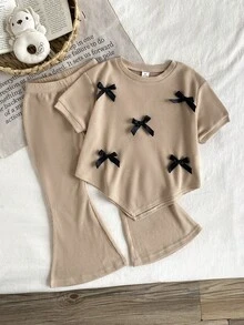 Elladie kids 2件組少女套裝，圓領短袖上衣配黑色蝴蝶結裝飾，搭配喇叭褲，甜美優雅復古風上衣與長褲套裝，女孩兩件式穿搭套裝 - 杏色 - 查看 3