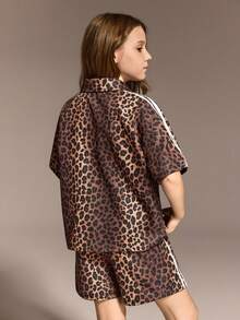 SHEIN Sparklyn Conjunto de ropa informal de estilo coreano con estampado de leopardo para niñas preadolescentes, incluye blusa de manga corta y shorts, para primavera/verano - Rojo y blanco - Ver 3