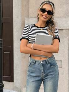 Pariaura 时尚修身黑白条纹针织短袖上衣（后背镂空设计，蝴蝶结装饰） 吸睛时尚黑白条纹针织短袖上衣（后背镂空设计，蝴蝶结腰带） 修身显瘦黑白条纹针织露脐上衣（后背镂空设计，蝴蝶结装饰） - 黑與白 - 查看 5