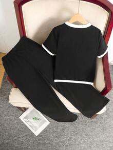 SHEIN 两件套少女撞色V领短袖衬衫和休闲裤套装 - 黑與白 - 查看 2