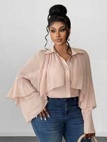 Maweii 大码女式纯色翻领单排扣荷叶边拼接时尚通勤休闲喇叭袖衬衫 - 杏色 - 查看 2